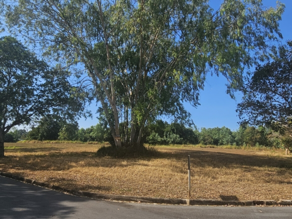 #M9 GOOD VALUE LARGER THAN AVERAGE PLOT WITHIN THE GOLF COURSE