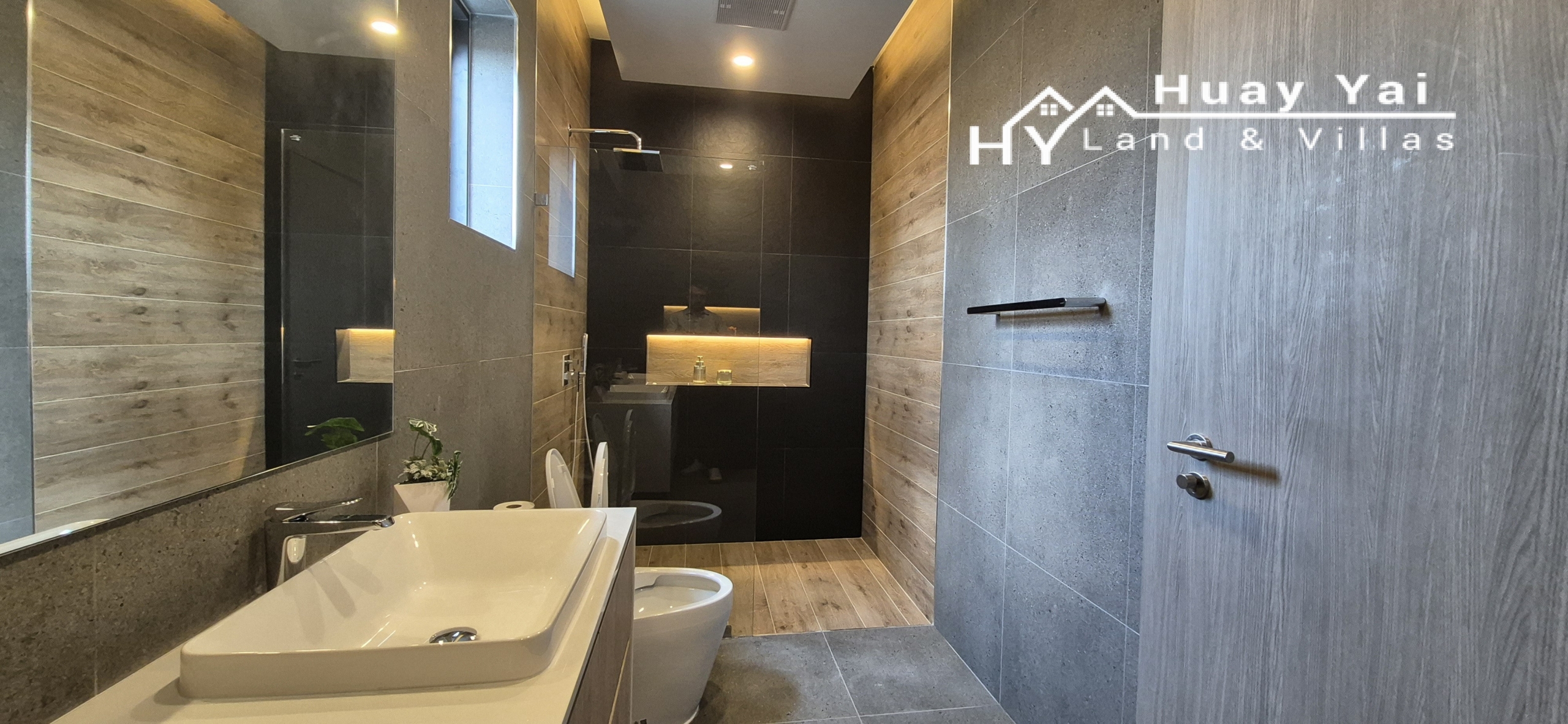 #3535 Well Built Luxury Pool Villa at Horseshoe Point, Pattaya