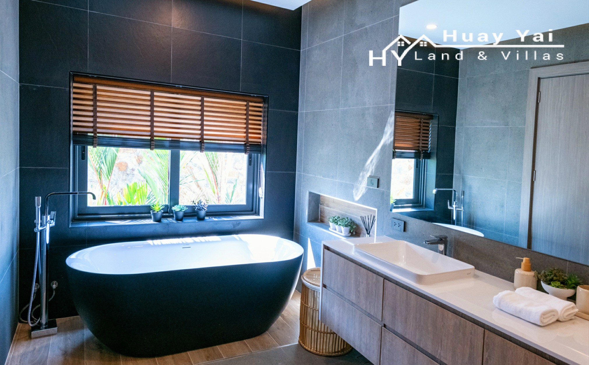 #3535 Well Built Luxury Pool Villa at Horseshoe Point, Pattaya
