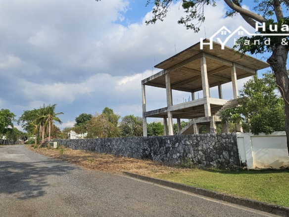 #B6 – 1rai part stone walled plot beside the fairway at Phoenix Golf, Pattaya