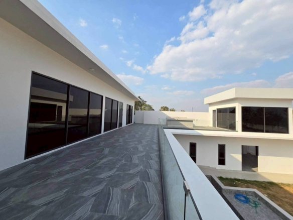 #1800 Building Project with one almost completed villa. City Edge