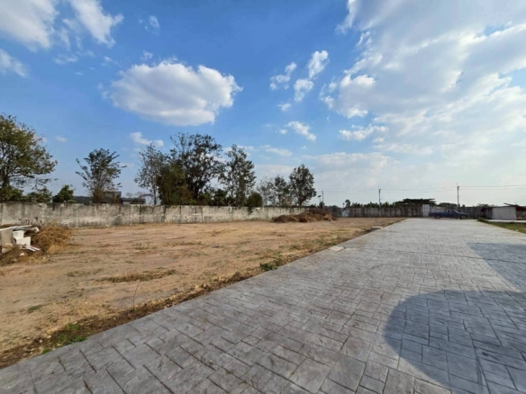 #1800 Building Project with one almost completed villa. City Edge