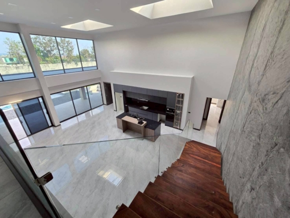 #1800 Building Project with one almost completed villa. City Edge