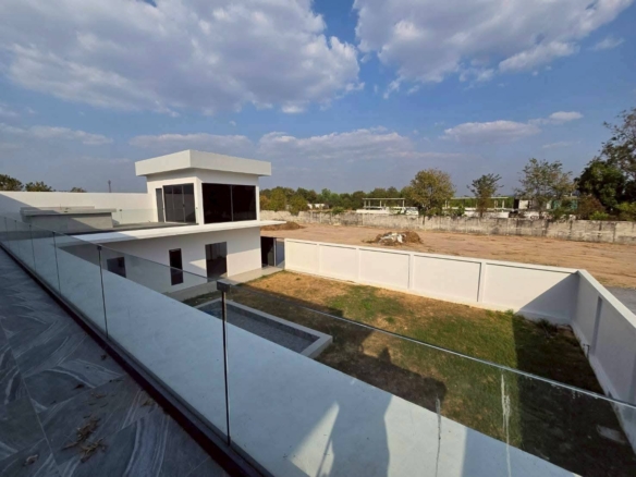 #1800 Building Project with one almost completed villa. City Edge