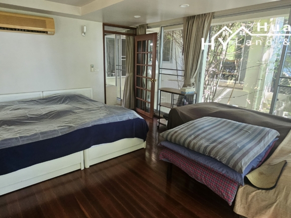 #3556  Large Absolute Beachfront contemporary modern house at Na Jomtien