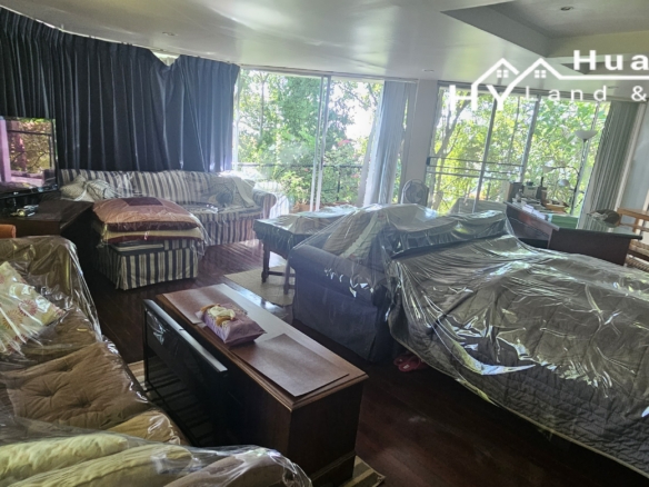 #3556  Large Absolute Beachfront contemporary modern house at Na Jomtien