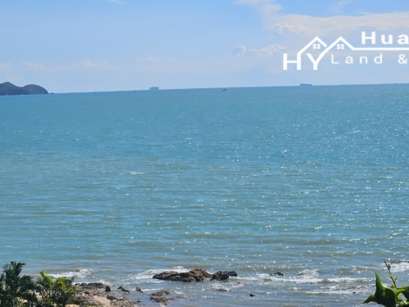 #3556  Large Absolute Beachfront contemporary modern house at Na Jomtien