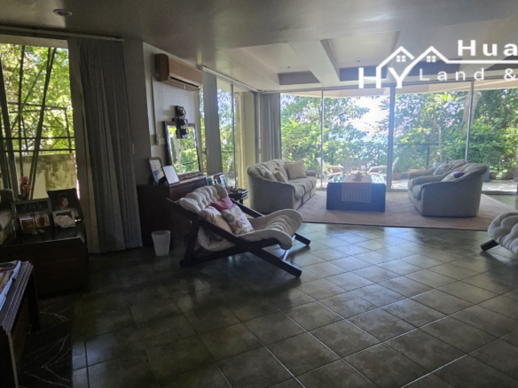 #3556  Large Absolute Beachfront contemporary modern house at Na Jomtien