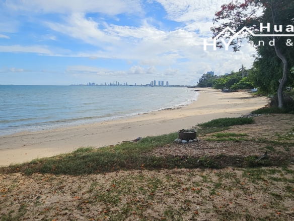#3556  Large Absolute Beachfront contemporary modern house at Na Jomtien