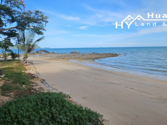 #3556  Large Absolute Beachfront contemporary modern house at Na Jomtien