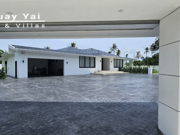 #3566  Fully Renovated Luxury Pool Villa on 1 Rai | Huay Yai, Pattaya