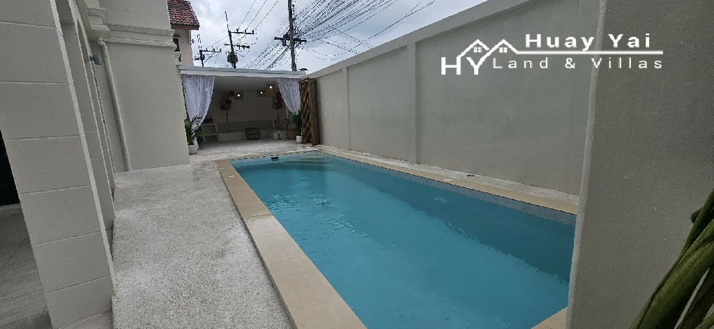 #3511  –  5 Bedroom Pool Villa for Sale & Rent | Country Club Villas, Pattaya