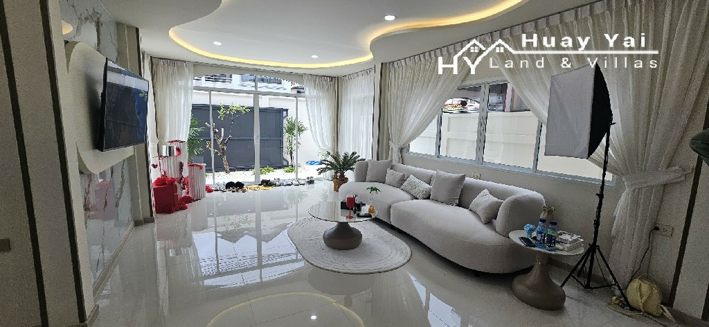 #3511  –  5 Bedroom Pool Villa for Sale & Rent | Country Club Villas, Pattaya