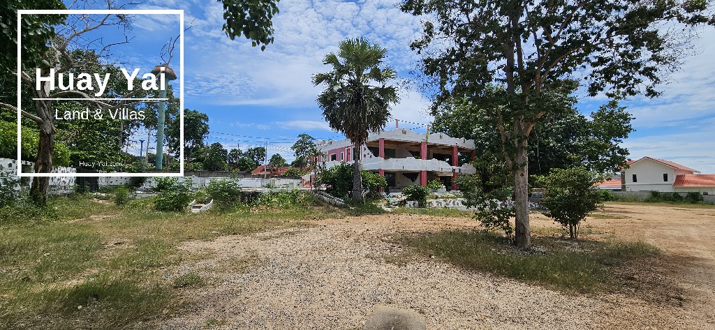 #1828  Walled Development Land + Large Building| Thung Klom-Tan Man | East Pattaya