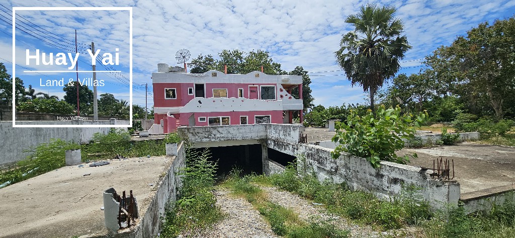 #1828  Walled Development Land + Large Building| Thung Klom-Tan Man | East Pattaya
