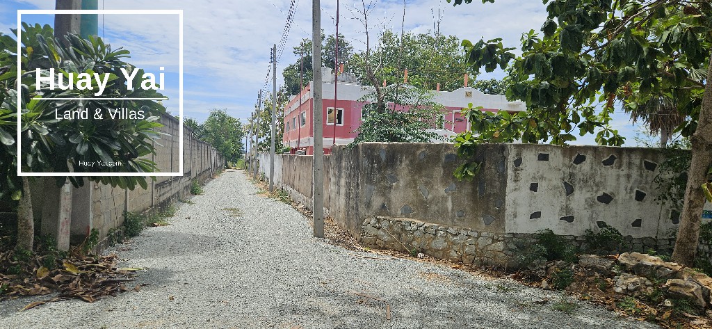 #1828  Walled Development Land + Large Building| Thung Klom-Tan Man | East Pattaya