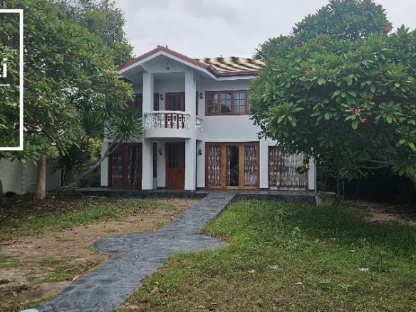 #3572 Live like a princess | Beachfront House & Land  |  Royal Address  |  Superb views