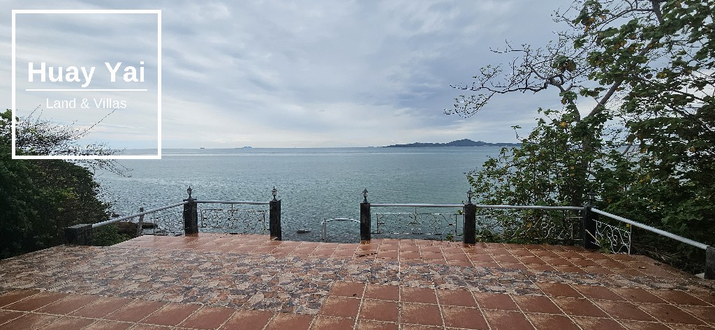 #3572 Live like a princess | Beachfront House & Land  |  Royal Address  |  Superb views
