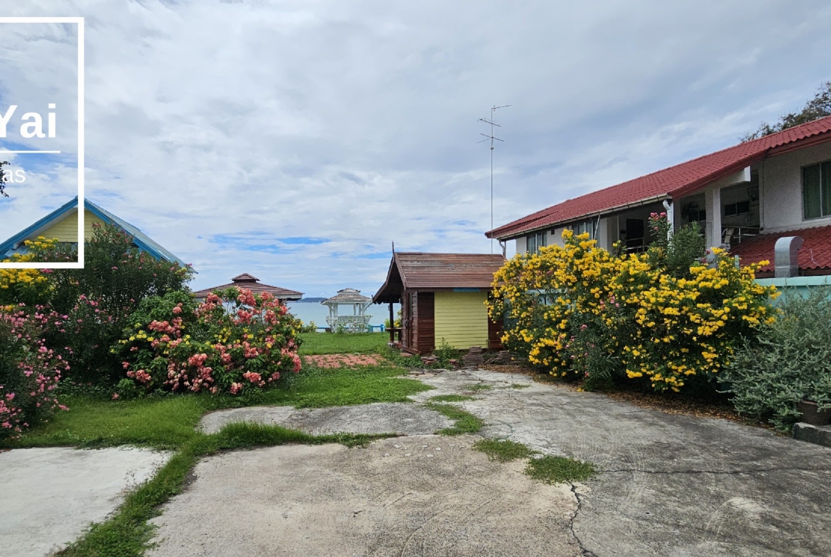 #1830  Exceptional Beachfront Land with Private Beach Access | Prathumnak, Pattaya