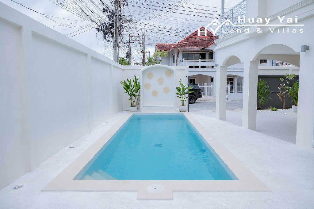 #3511  –  5 Bedroom Pool Villa for Sale & Rent | Country Club Villas, Pattaya