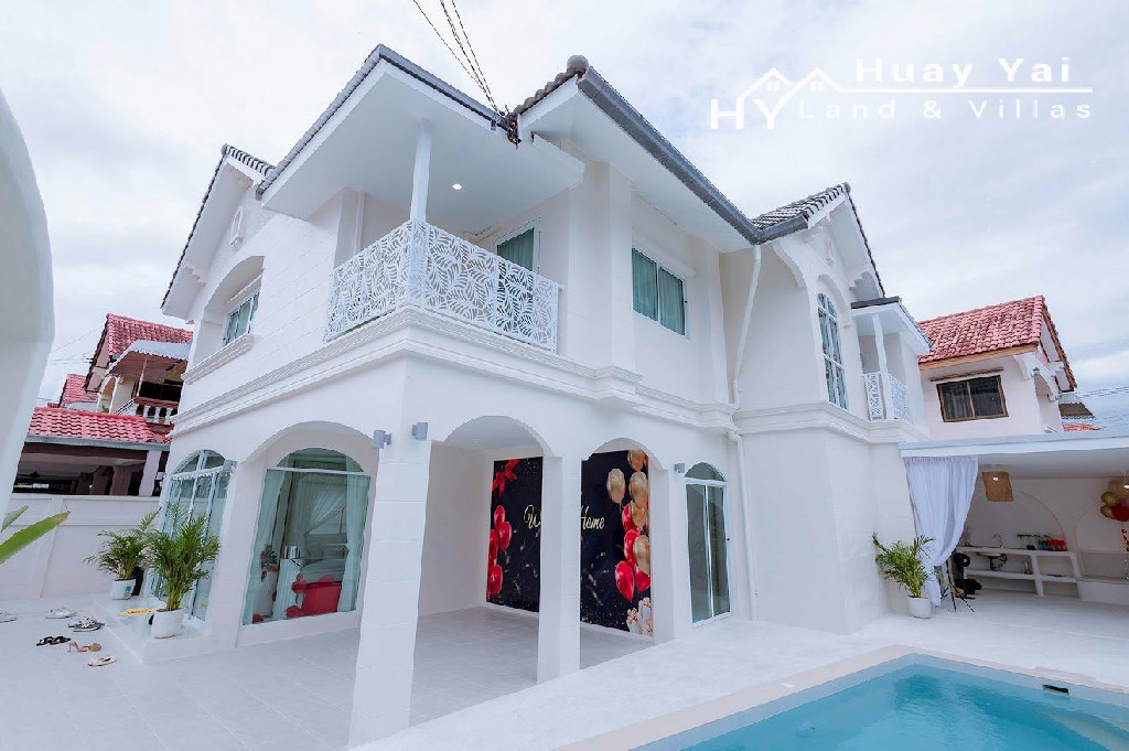 #3511  –  5 Bedroom Pool Villa for Sale & Rent | Country Club Villas, Pattaya