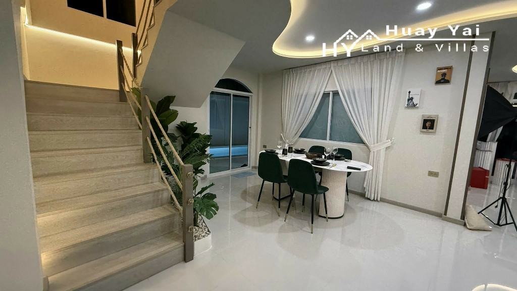 #3511  –  5 Bedroom Pool Villa for Sale & Rent | Country Club Villas, Pattaya