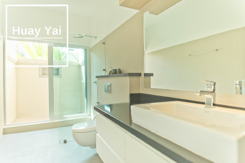 #3568  Newly Refurbished Pool Villa for Rent | The Vineyard, Mabprachan Lake